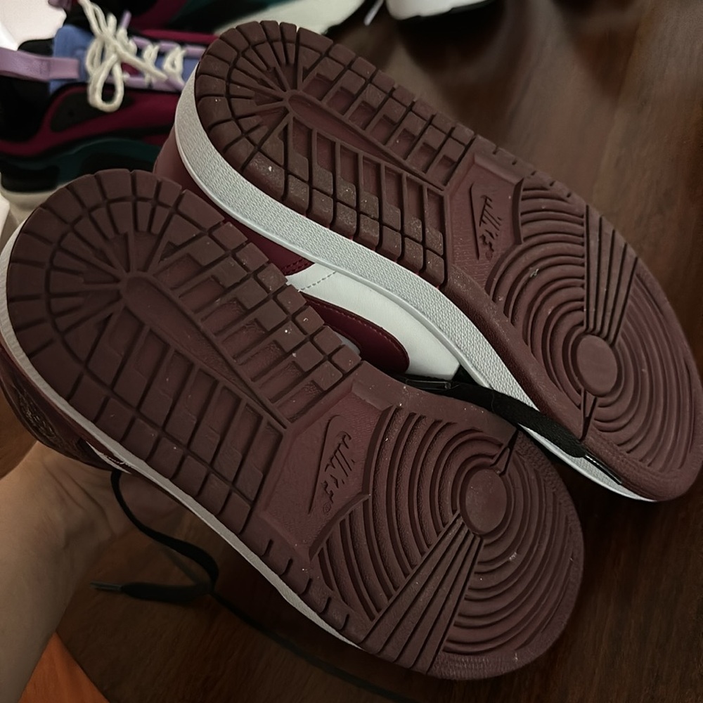 Air Jordan 1 Mid Beetroot Gold Pendants - Picture 3 of 6